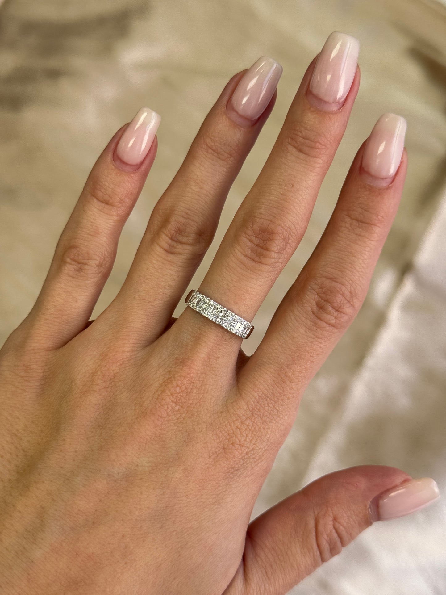 18K Solid White Gold Baguette Centre Row