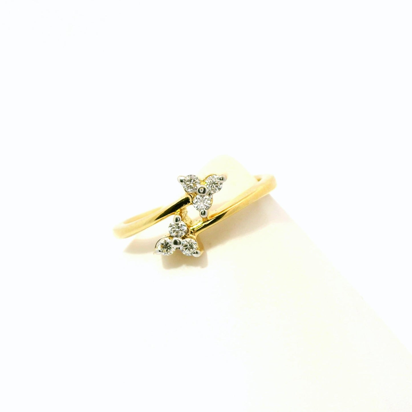 18K 6 Stone Floral Diamond Ring